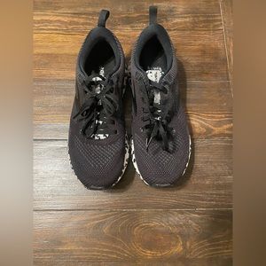 Brooks women's tennis shoe size 8